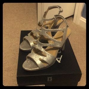 Size 9 1/2 Naturalizer silver glitter heel